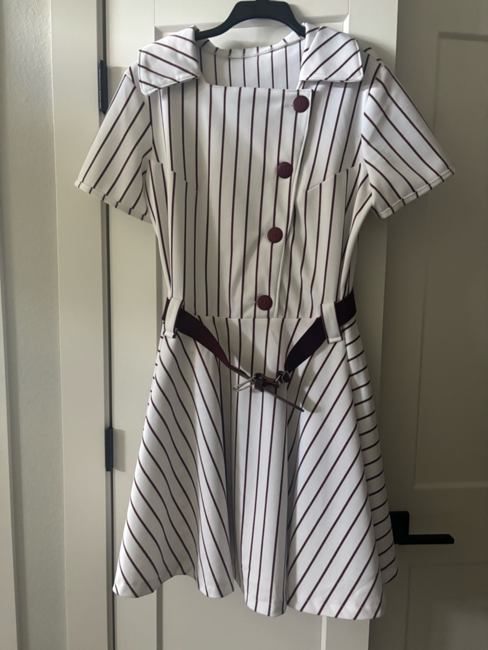 Woman’s Dress in White and Burgundy xxl